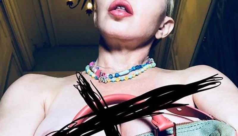 Madonna Desata La Euforia Al Hacer Topless A Sus 59 Anos