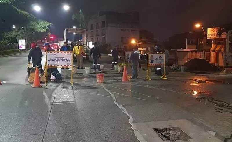 Reparan Fuga De Agua En Calle 8 Y Avenida 13