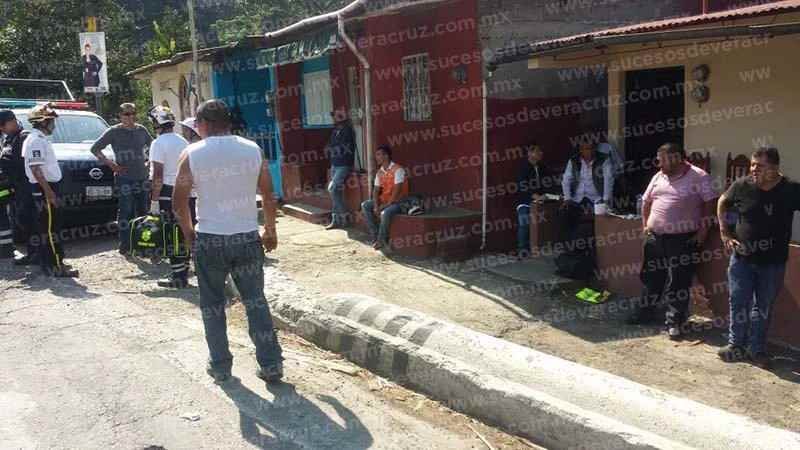 Se salvan de milagro tras volcar