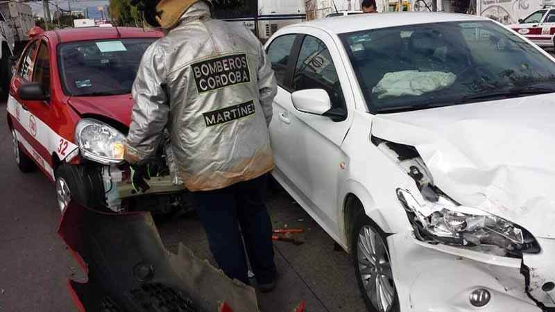 Taxi Se Impacta Contra Peugeot En San Nicolas