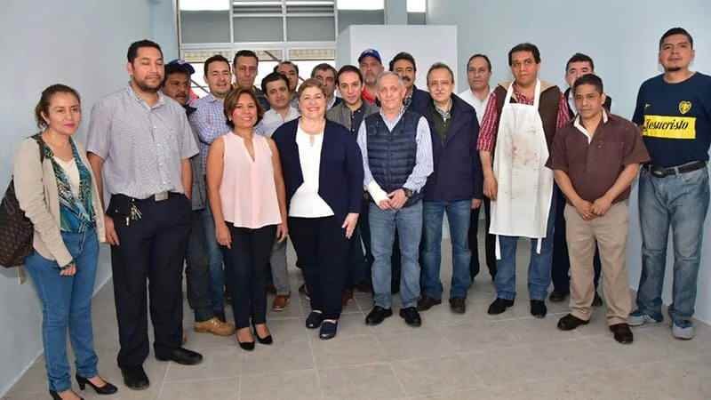 Alcaldesa Y Empresarios Recorren El Mercado Revolucion