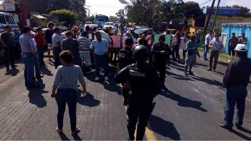 Bloquean Carretera Nautla Poza Rica Exigen Reconstruccion 6