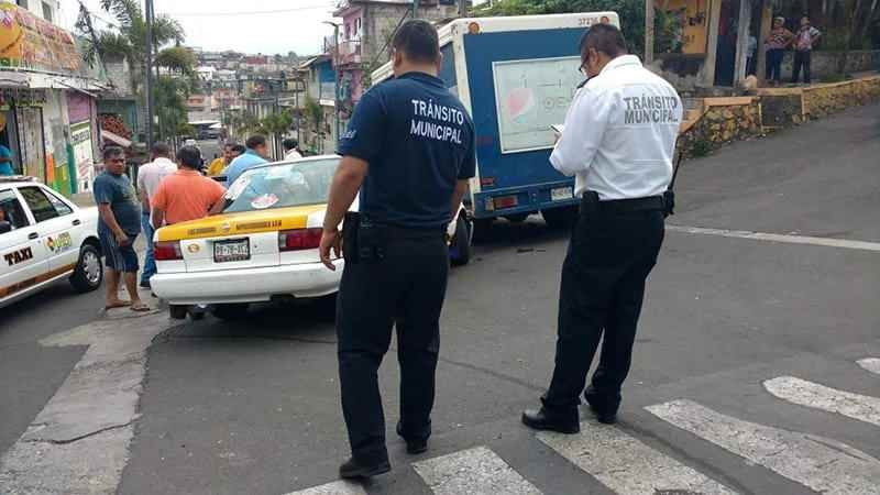 Choca Repartidor De Refrescos Contra Taxi En Colonia Mexico