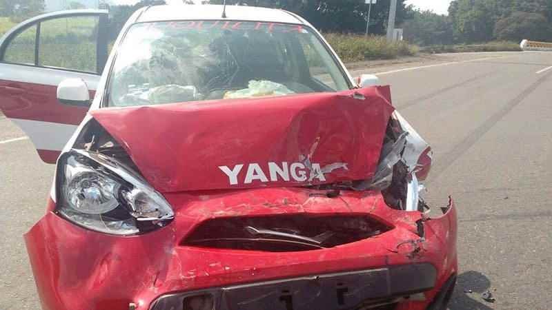 Choca Taxi De Yanga Contra Camioneta Dos Heridos 4