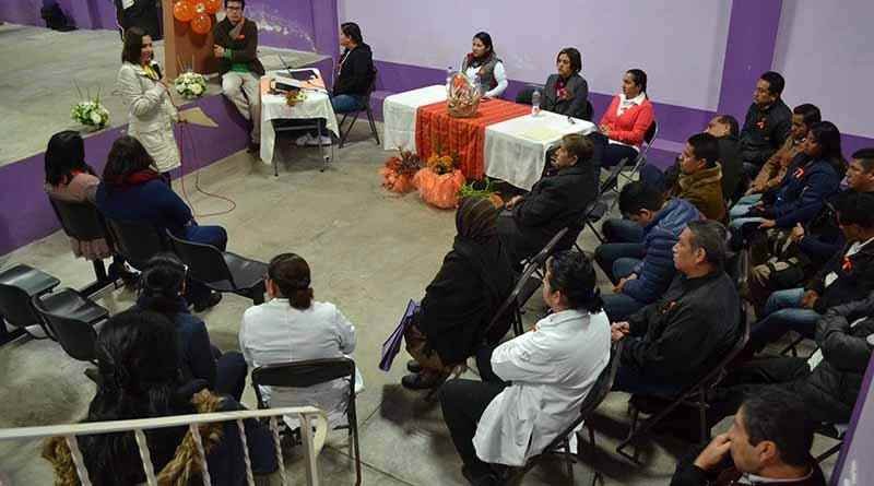 Dan Charlas En Ixhuatlan Para Prevenir Cancer En Mujeres