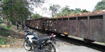 Se Enfrentan Roba Trenes Contra Policias En Colonia El Carmen