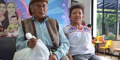 Amplia Dif Entrega De Becas Para Ninos Discapacitados