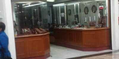 Asaltan Joyeria En Plaza Crystal