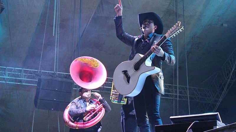 Espectacular baile en Ixhuatlán con Calibre 50