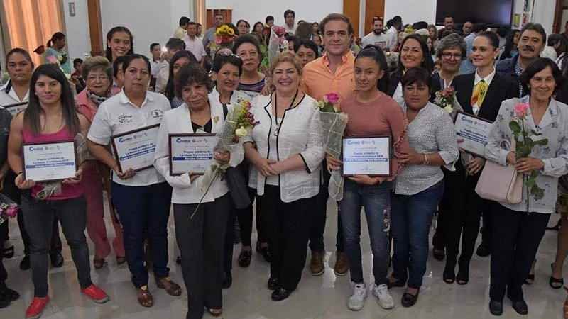 Leticia Lopez Reconoce A Destacadas Cordobesas 4