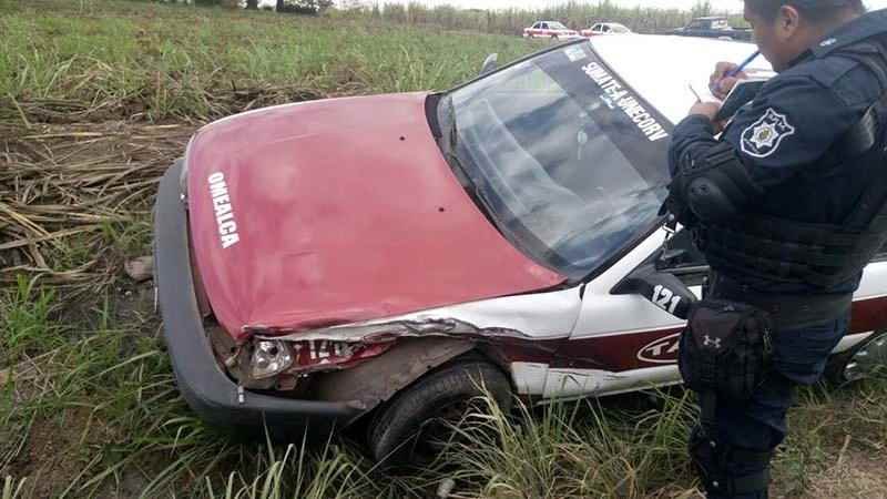 Taxi A Punto De Volcar En Carretera A Tezonapa