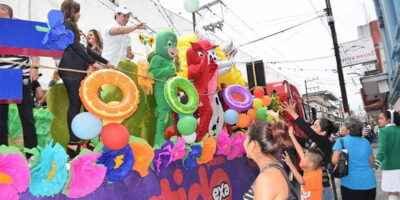 Vistoso Desfile De Primavera