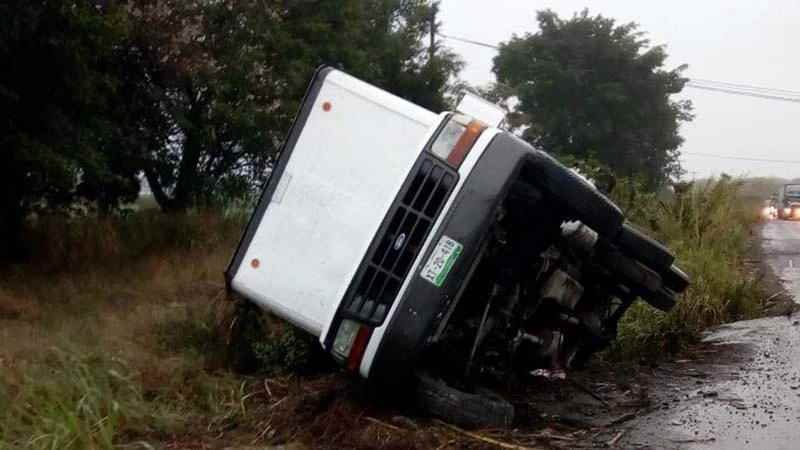 Vuelca En Cuitlahuac Y Se Salva