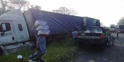 Vuelca Trailer Cargado De Cerveza Rapina General