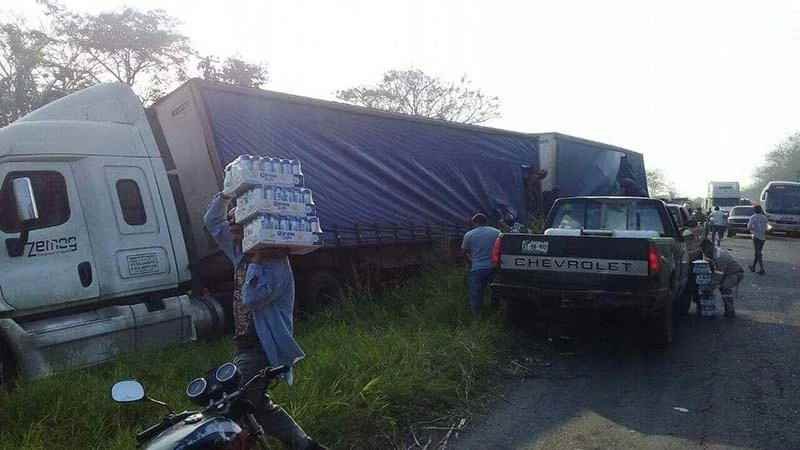 Vuelca Trailer Cargado De Cerveza Rapina General