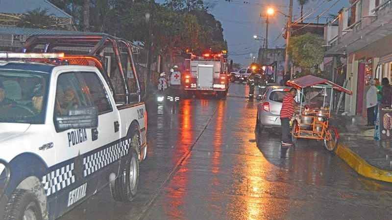 Explota tanque de gas en negocio de comida frente a escuela