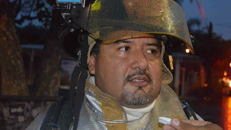 Explota tanque de gas en negocio de comida frente a escuela