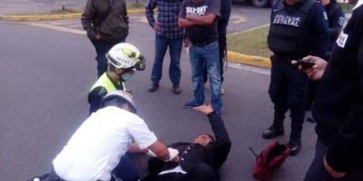 Golpeado Afuera De Centro Comercial En Santa Leticia