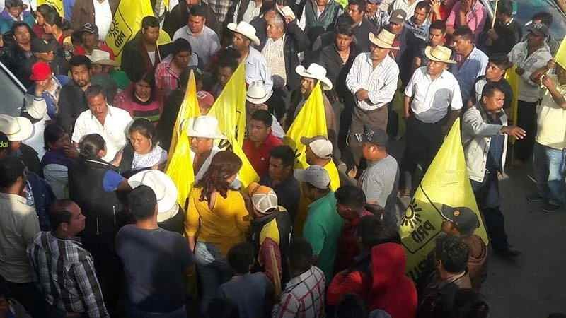 Perredistas Atacan Oficinas De Morena En Atzompa 7
