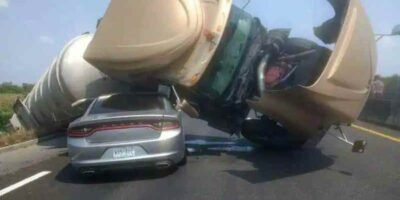 Pipa Cargada Con Gasolina Aplasta Auto No Hubo Victimas 4