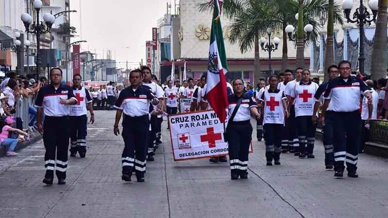Más de diez mil estudiantes participaron en desfile