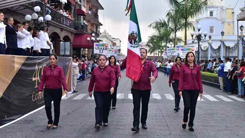 Más de diez mil estudiantes participaron en desfile