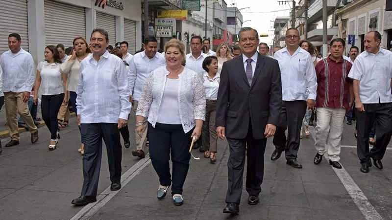 Más de diez mil estudiantes participaron en desfile