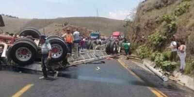 Cerrada La Puebla Cordoba Por Volcadura De Trailer 2
