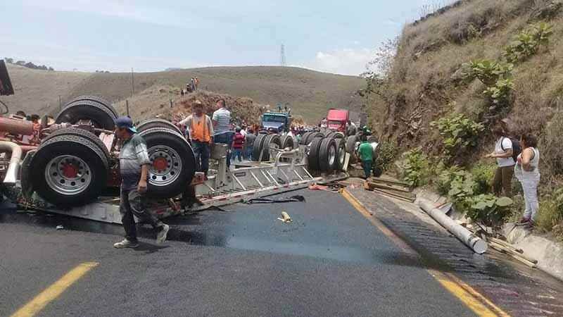 Cerrada La Puebla Cordoba Por Volcadura De Trailer 2