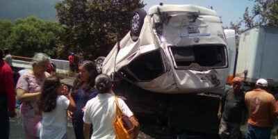 choque y volcadura en nogales 4 heridos