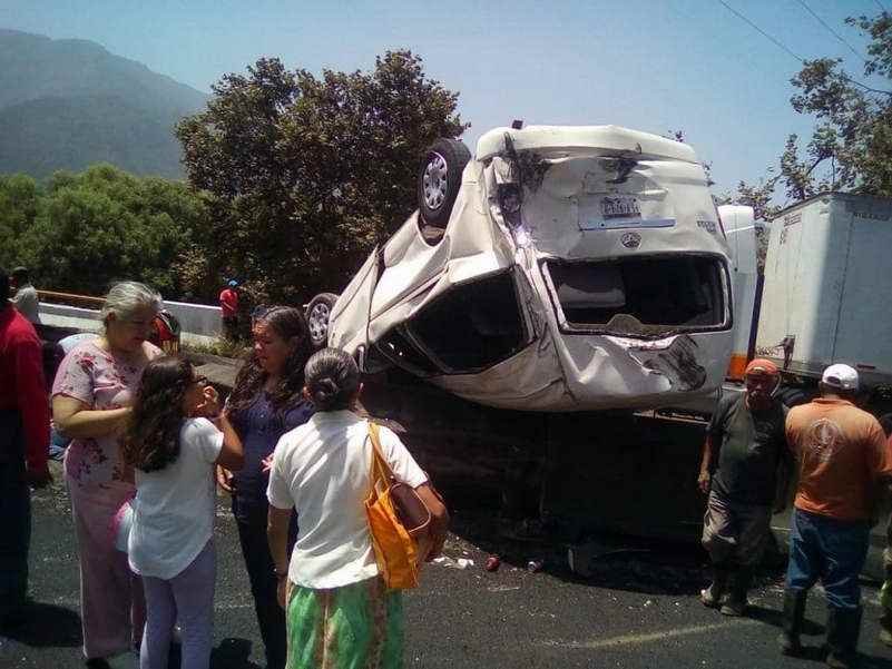 choque y volcadura en nogales 4 heridos