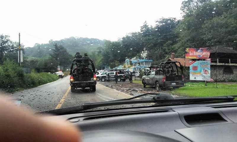 Trasladan a agresores de policías a Xalapa, bajo un impresionante dispositivo de seguridad