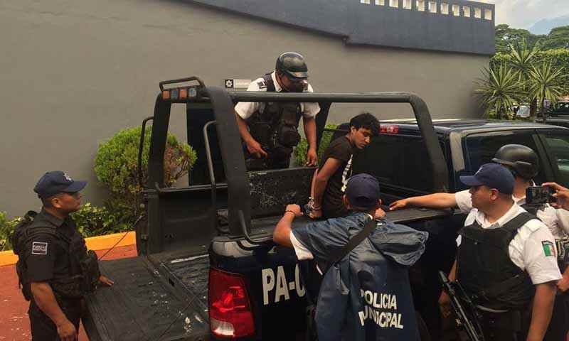 Trasladan a agresores de policías a Xalapa, bajo un impresionante dispositivo de seguridad