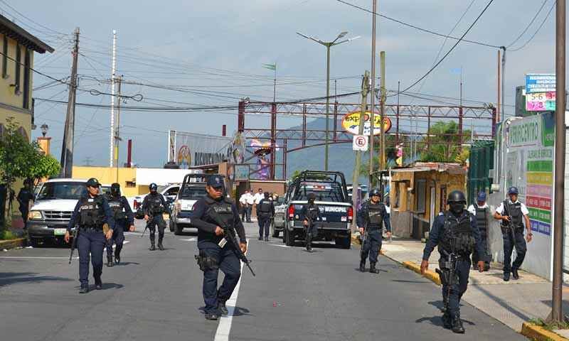 Trasladan a agresores de policías a Xalapa, bajo un impresionante dispositivo de seguridad