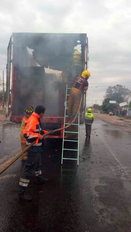 Narco bloqueos en la carretera federal Cuitláhuac-La Tinaja