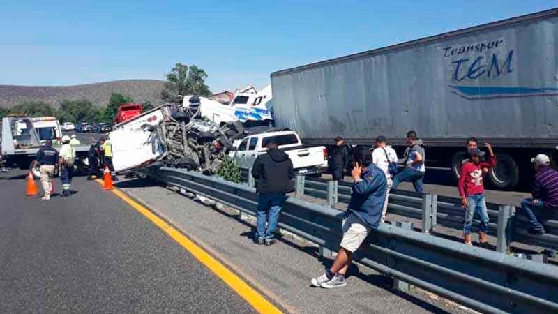 Dos muertos en carambola de 7 vehículos en autopista Puebla-Córdoba