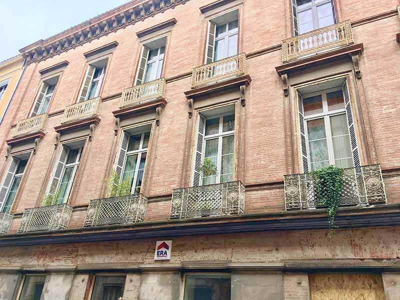 Una ciudad rosada en el sur de Francia