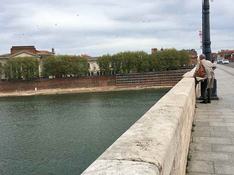 Una ciudad rosada en el sur de Francia