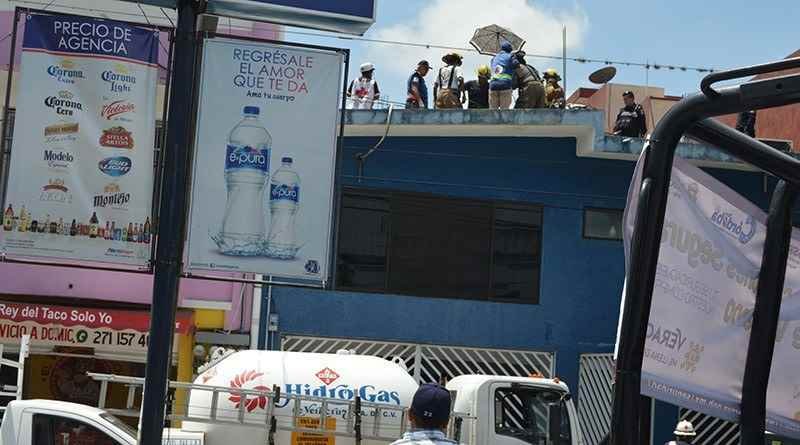 Recibe descarga eléctrica en azotea de vivienda