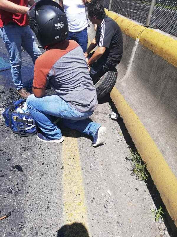 Futbolista de Mendoza vuelca en autopista, cerca de Nogales