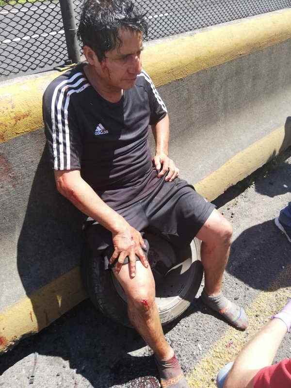 Futbolista de Mendoza vuelca en autopista, cerca de Nogales