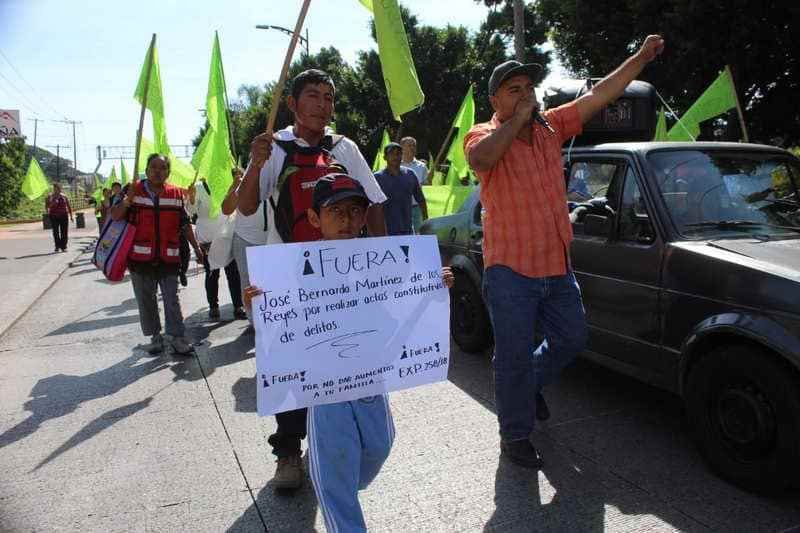 Marcha en autopista; exigen cese del delegado de Patrimonio