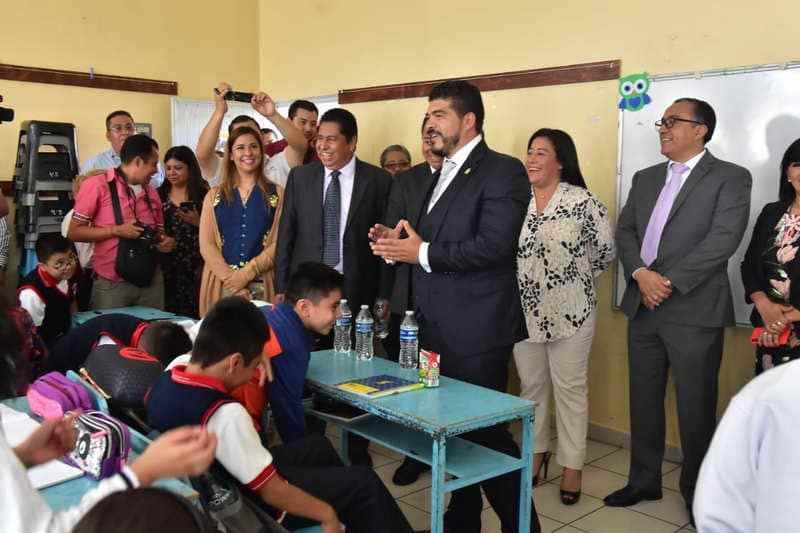 Inaugura SEV ciclo escolar; a clases 2.2 millones de alumnos