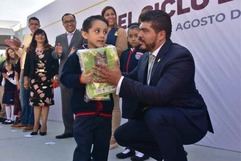Inaugura SEV ciclo escolar; a clases 2.2 millones de alumnos