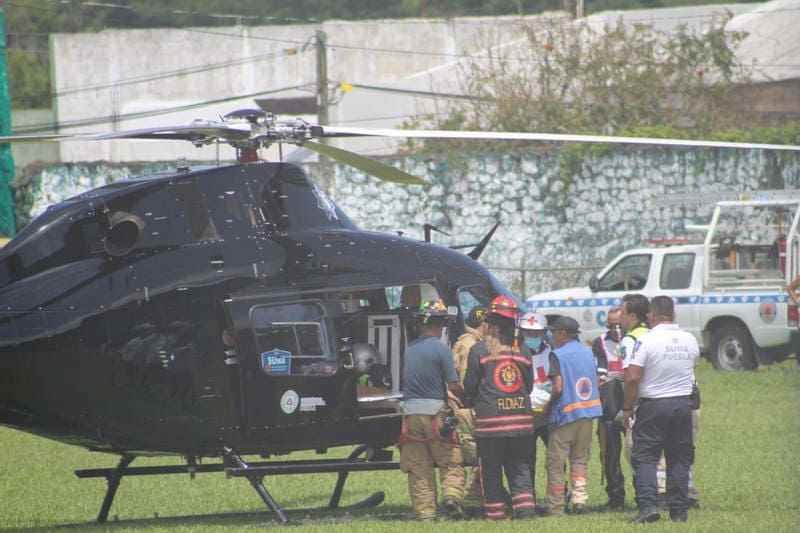 En helicópteros trasladan a heridos graves del accidente de autobús
