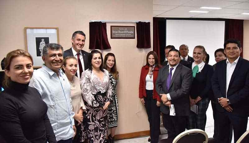 Develan placa en honor a Irene Bourell Peralta, primera legisladora veracruzana