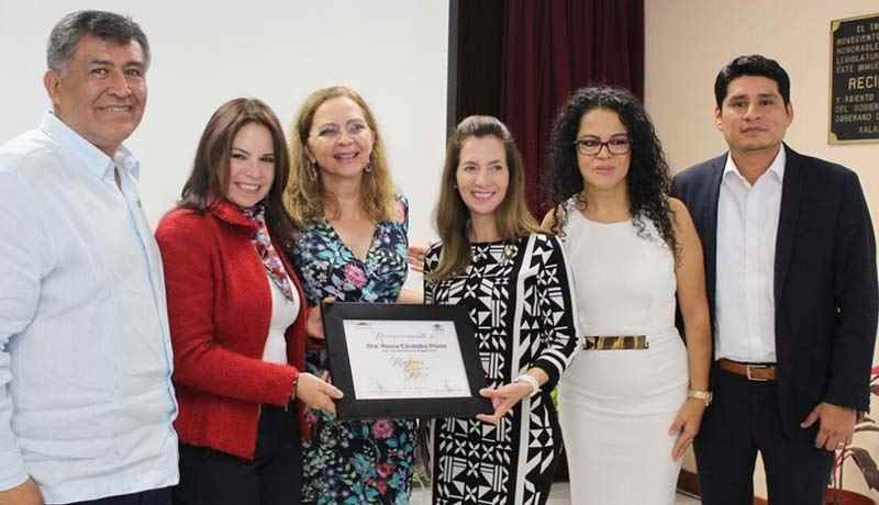 Develan placa en honor a Irene Bourell Peralta, primera legisladora veracruzana