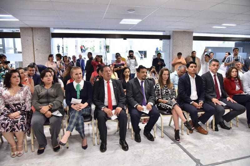 Develan placa en honor a Irene Bourell Peralta, primera legisladora veracruzana