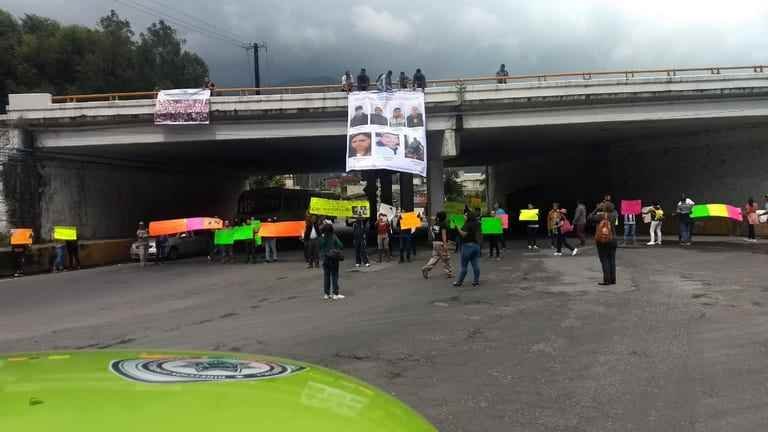 Marchan familiares para exigir retorno de 7 desaparecidos en Ixtac