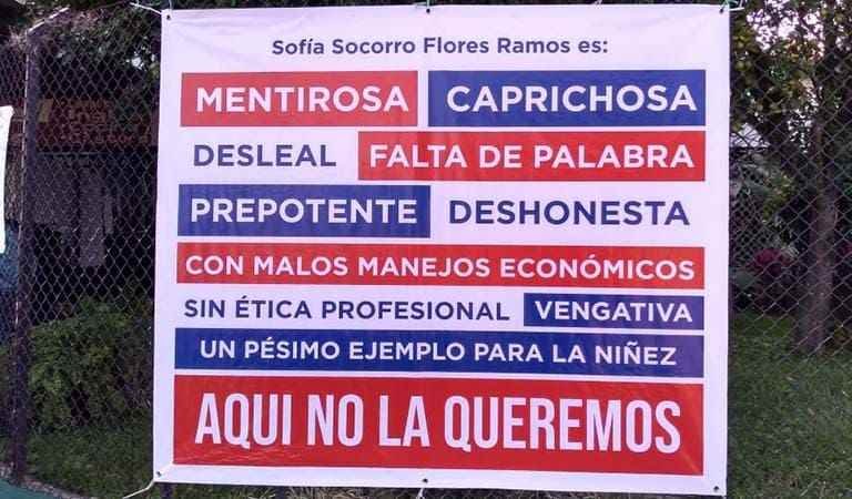 Padres exigen cese de directora de la Sherwell; toman escuela